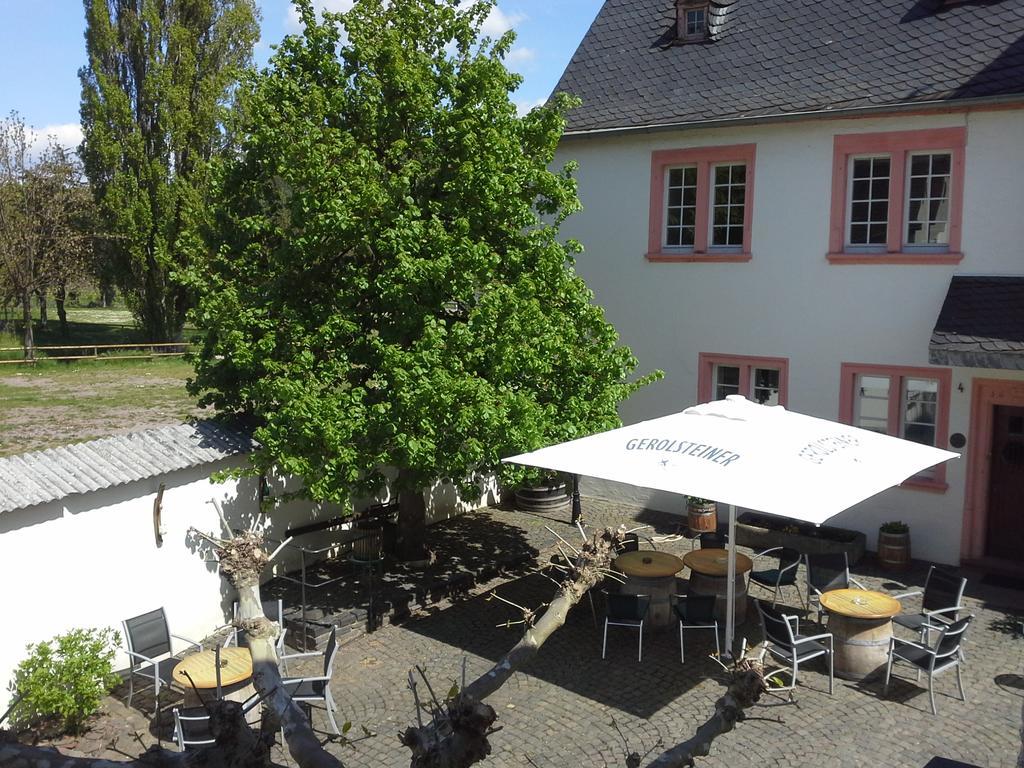 Weinhaus Kurtrierer Hof Hotel Leiwen Exterior photo