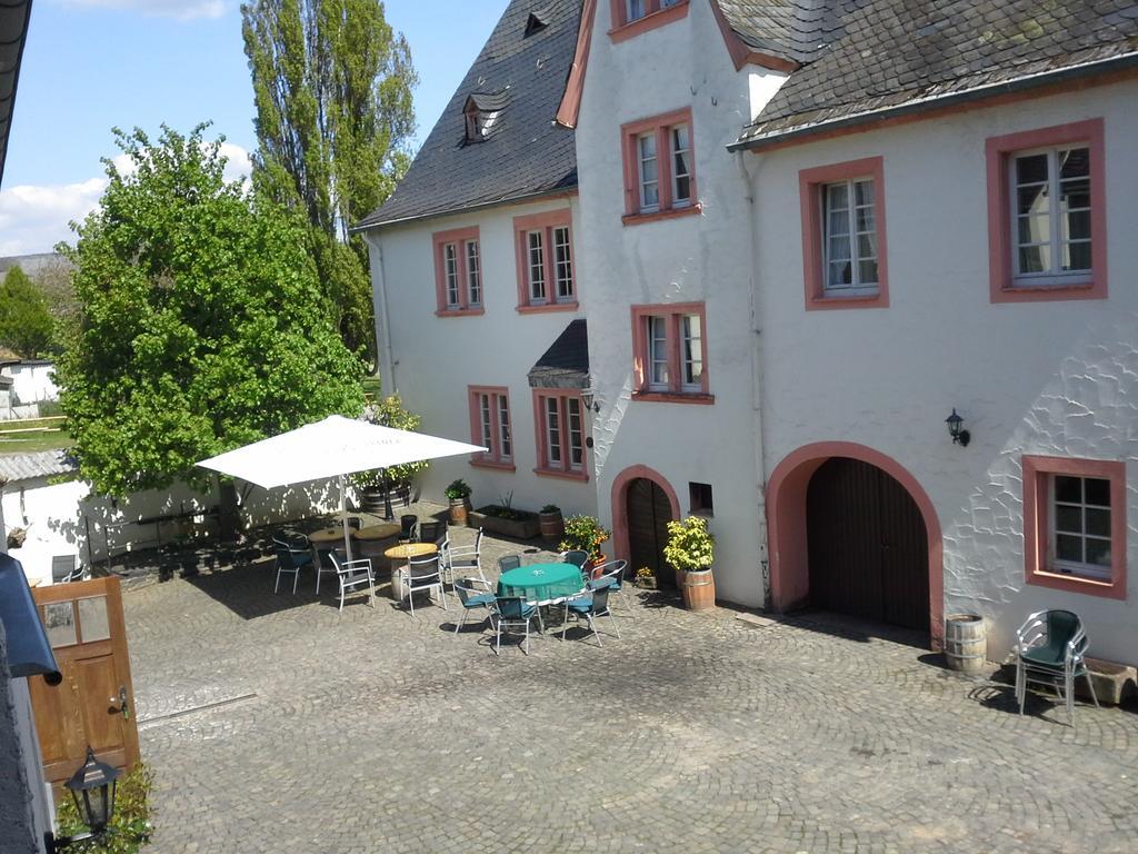 Weinhaus Kurtrierer Hof Hotel Leiwen Exterior photo